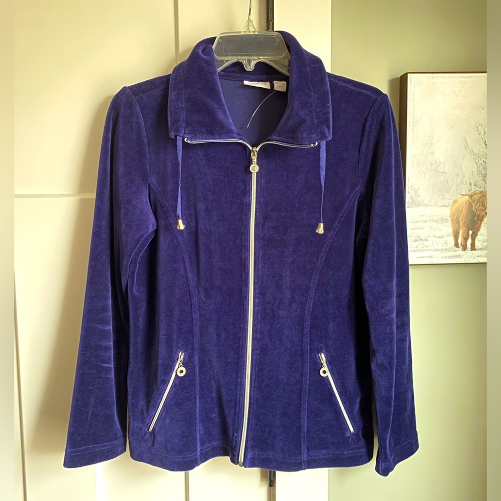 Chicos Zenergy Purple Velvet Zip front top sweatshirt Chico’s size 0 XS 4
